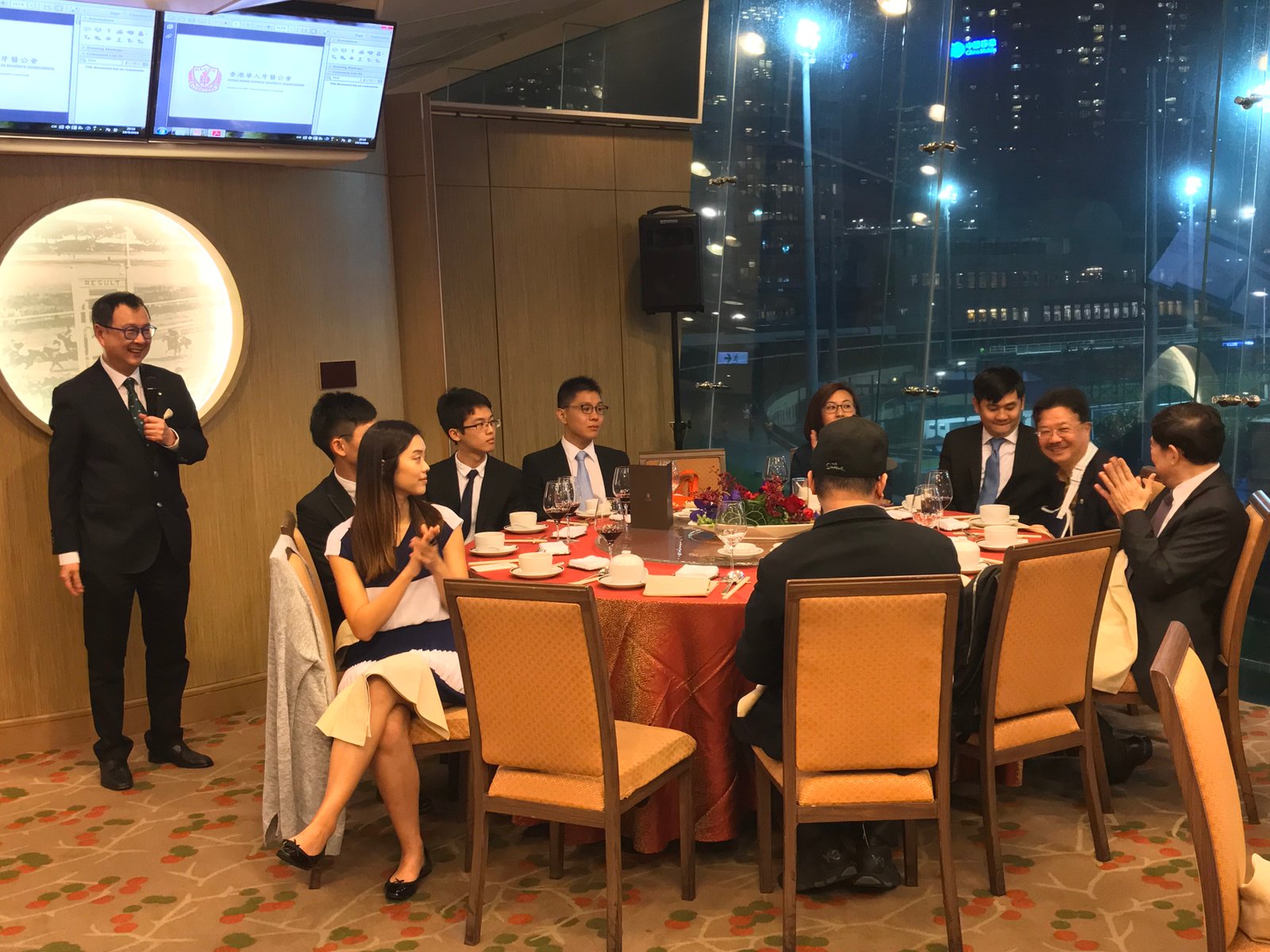 與中聯辦春茗晚宴於香港賽馬會