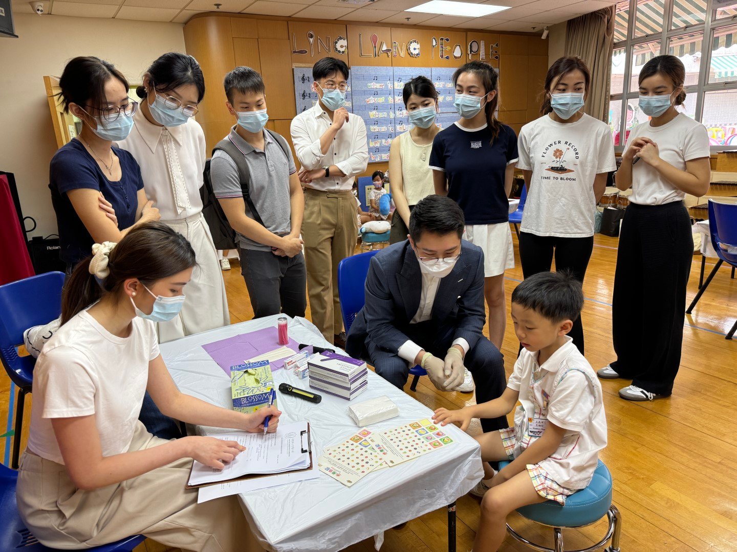 為小朋友檢查牙齒服務 - 藍田靈糧幼稚園